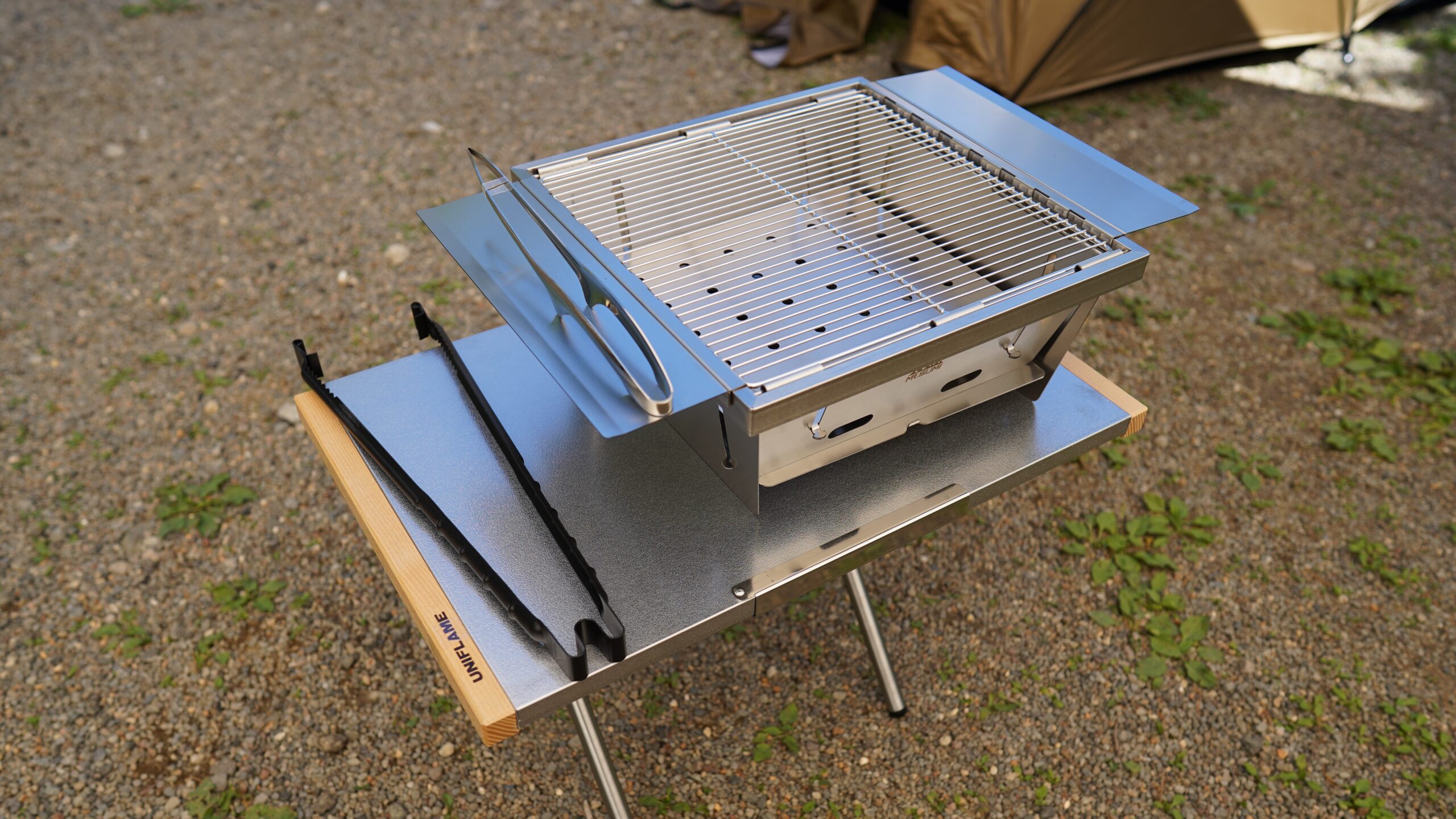キャンプ用のカッコイイbbqグッズレビュー Mt Sumi パーフェクトグリル スクエア Uniflame 焚き火テーブル テンマクデザイン キングトング ヒゲマメ夫婦の良品探求記